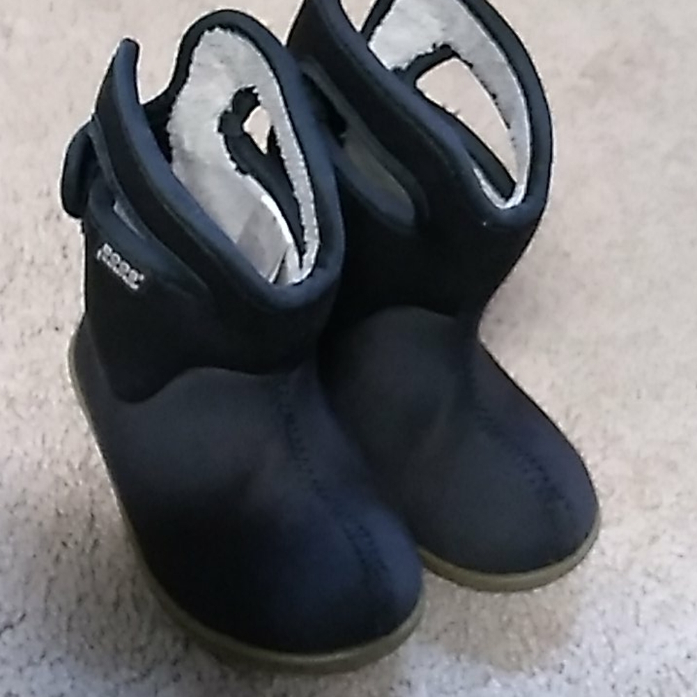 Black bogs toddler size 7